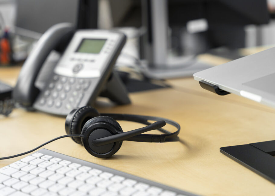 close-up-person-working-call-center